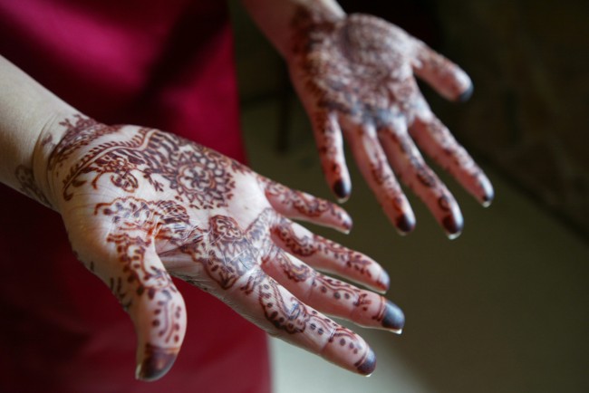 henna-hands